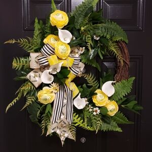 Elegant Grapevine Bee Wreath